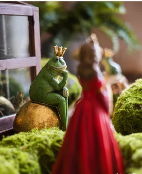 Coroana Frog Prince Așezat Pe O Piatra De Aur Gândire Statuie Decor Acasă Meserii Obiecte Printesa Rășină Figurine Cadou De Nunta